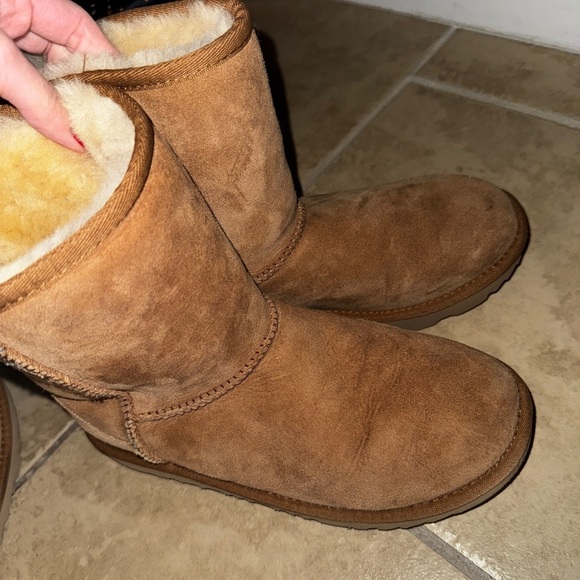 UGG Classic Tan Sheepskin Boots - Picture 1 of 3
